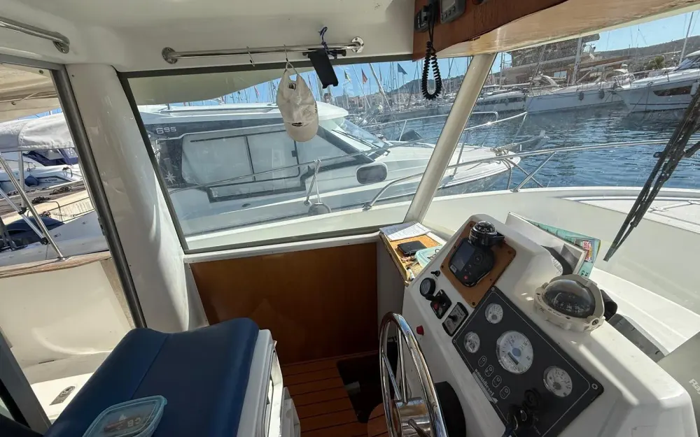slider 10 Beneteau Antares 700 Fishing