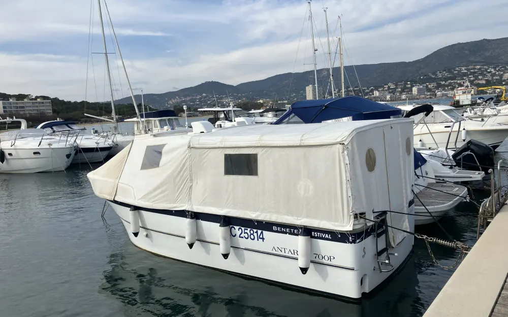 slider 17 Beneteau Antares 700 Fishing