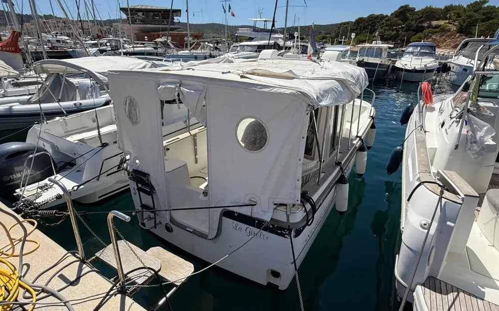 slider 1 Beneteau Antares 700 Fishing