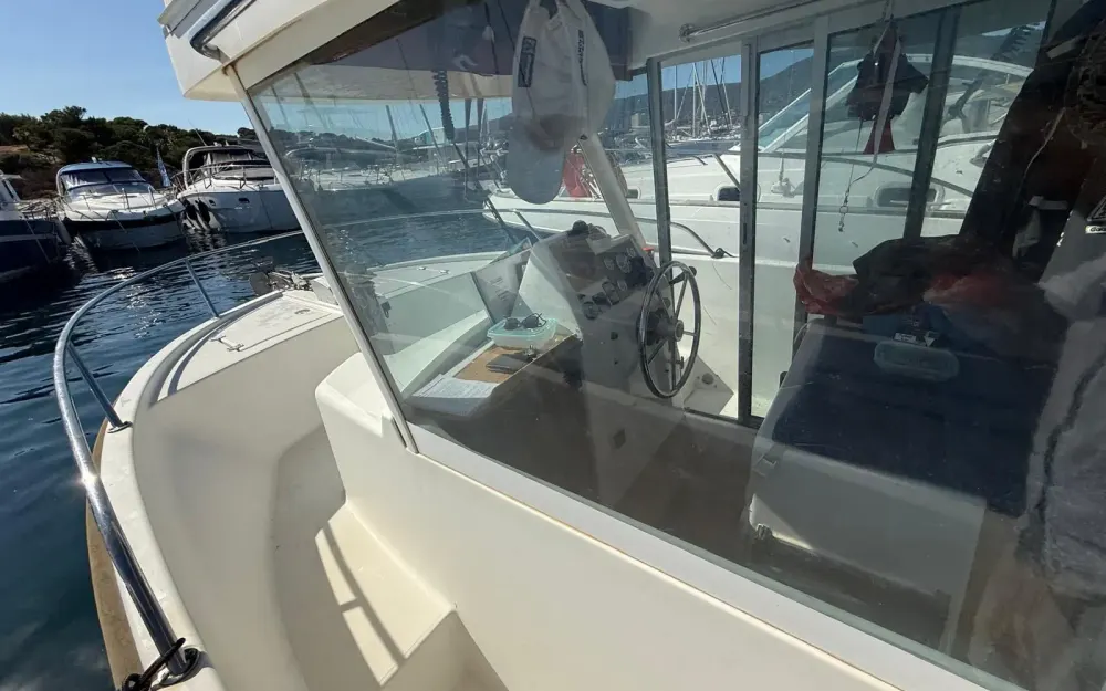 slider 5 Beneteau Antares 700 Fishing
