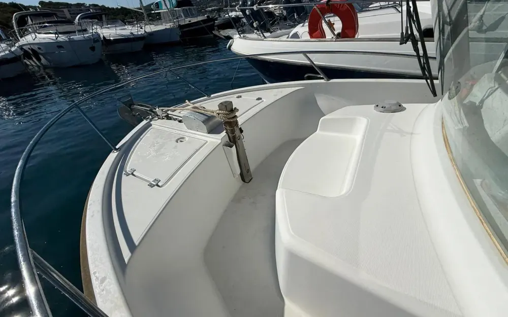 slider 7 Beneteau Antares 700 Fishing
