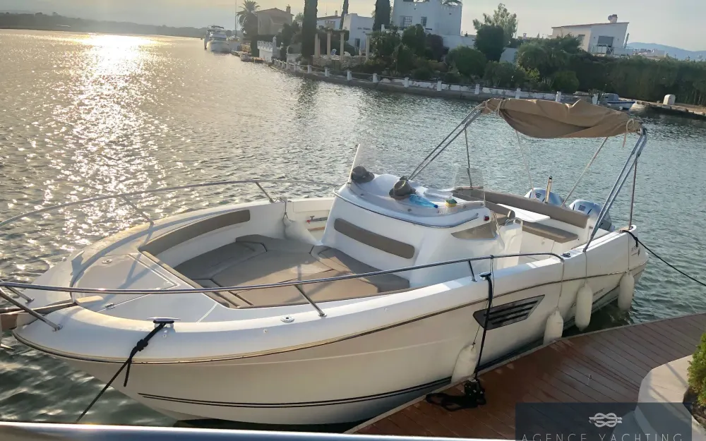 slider 1 Jeanneau Cap Camarat 8.5 CC