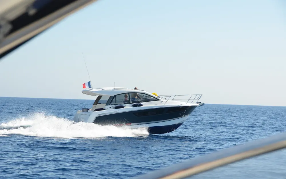 slider 2 Jeanneau Leader 9
