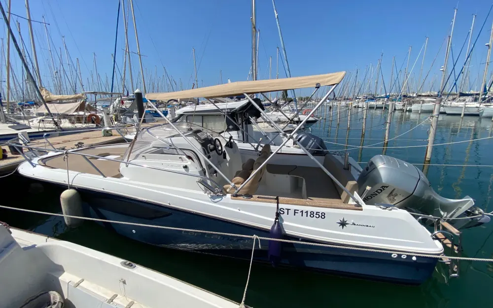 slider 0 Jeanneau  CAP CAMARAT 7.5 WA S2 