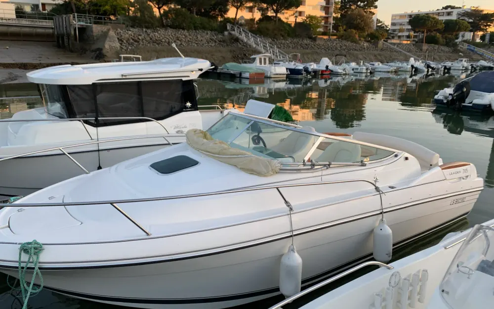 slider 1 Jeanneau Leader 705