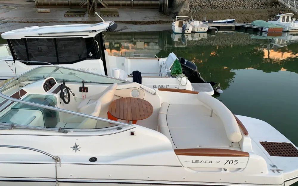 slider 2 Jeanneau Leader 705