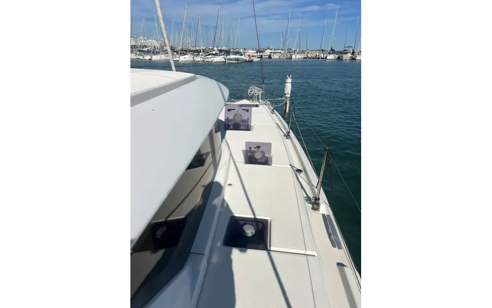 slider 5 Lagoon  46