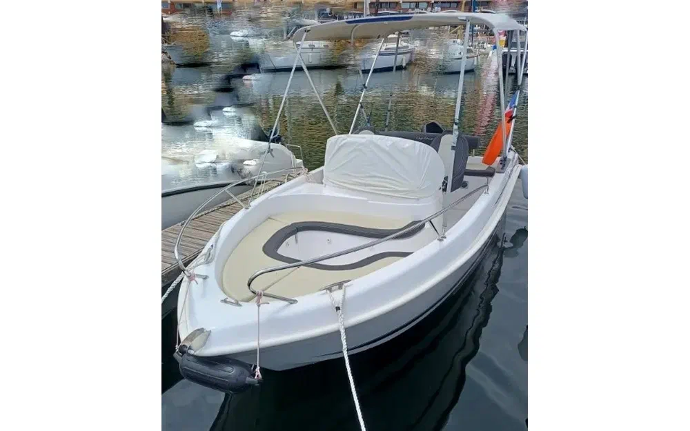 slider 0 B2 Marine Cap Ferret 522