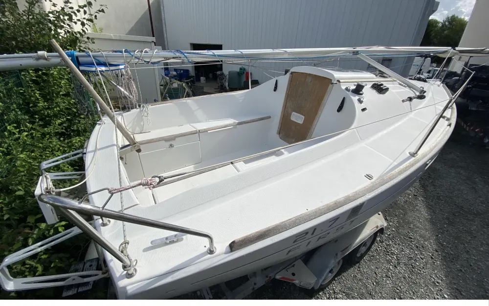 slider 1 Beneteau First 21.7