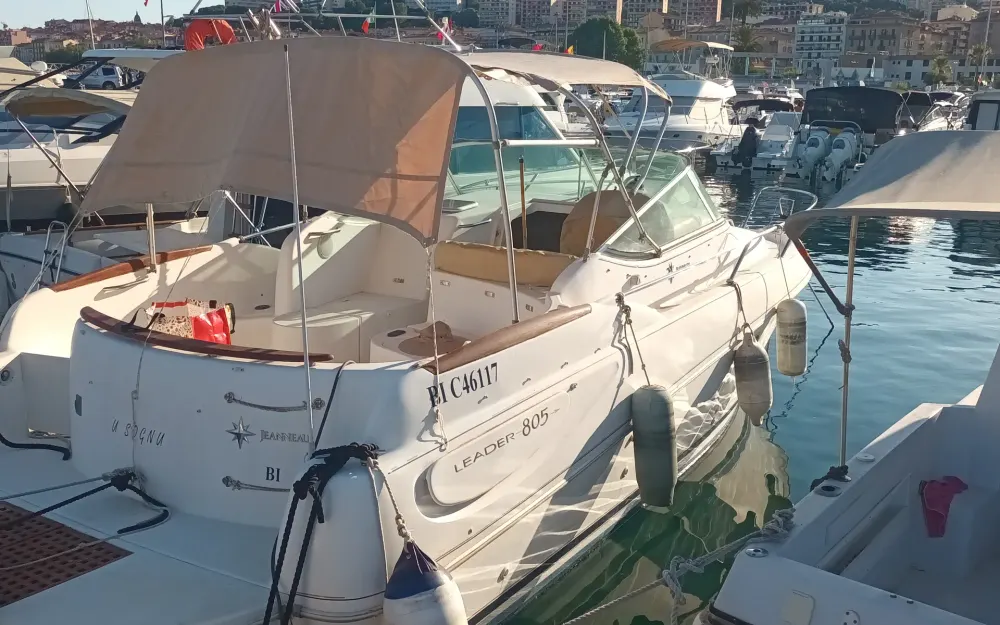 slider 10 Jeanneau Leader 805