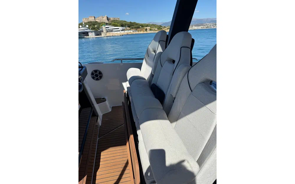 slider 6 Beneteau Gran Turismo 35