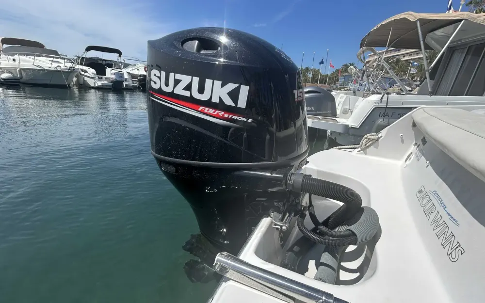 slider 10 Four Winns Sundowner 205