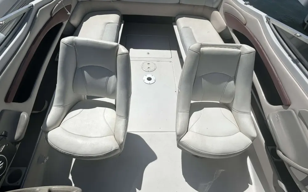 slider 7 Four Winns Sundowner 205