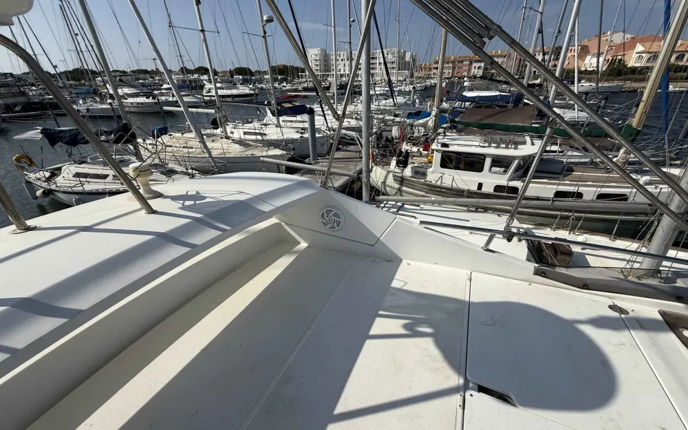slider 9 Beneteau Antares 42