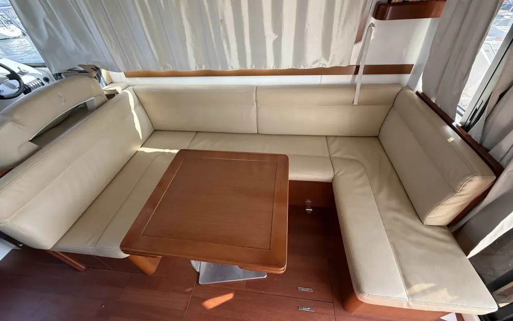 slider 13 Beneteau Antares 42
