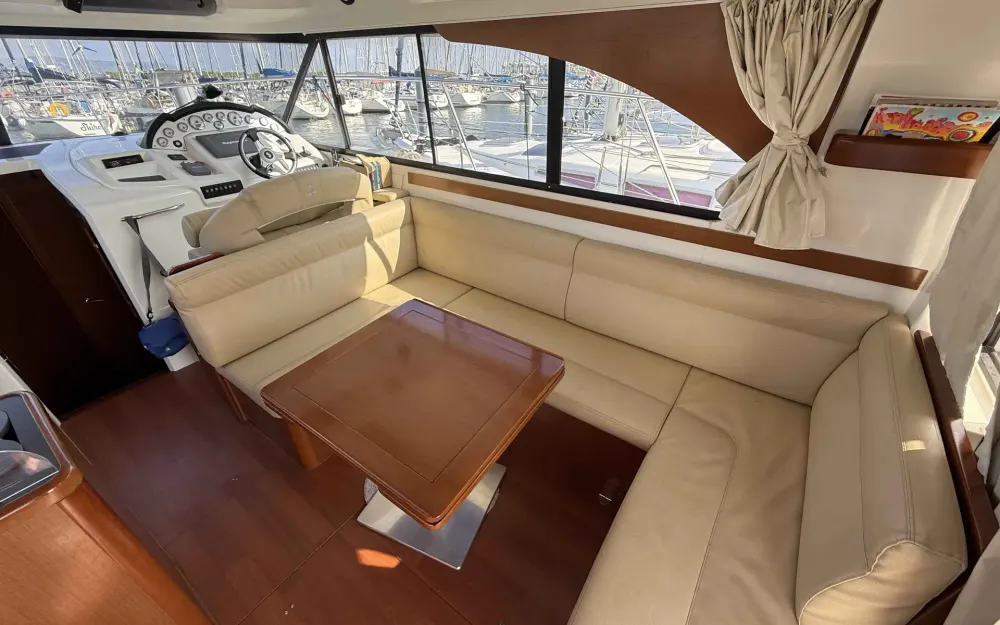 slider 14 Beneteau Antares 42
