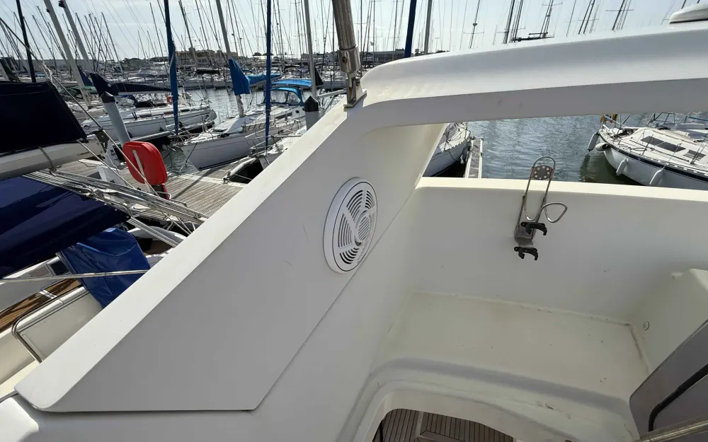 slider 15 Beneteau Antares 42