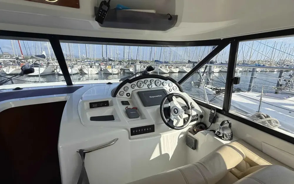 slider 23 Beneteau Antares 42