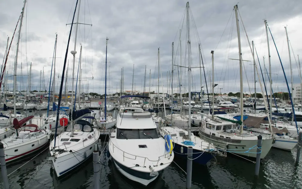slider 2 Beneteau Antares 42