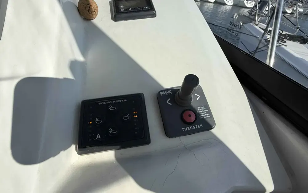 slider 29 Beneteau Antares 42