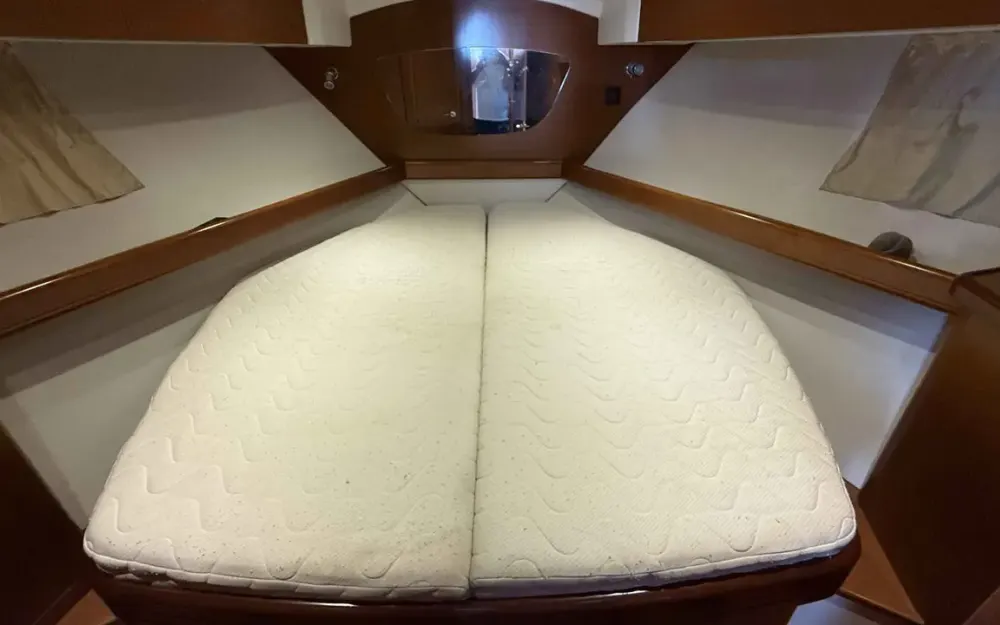 slider 31 Beneteau Antares 42