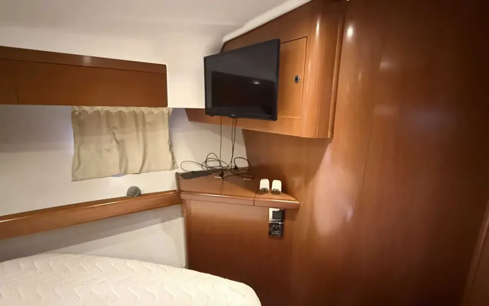 slider 33 Beneteau Antares 42