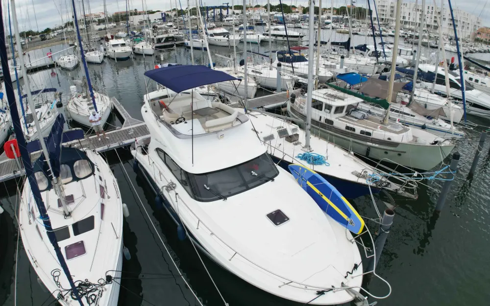 slider 3 Beneteau Antares 42