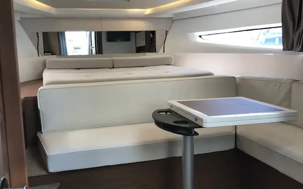 slider 10 Jeanneau Leader 36