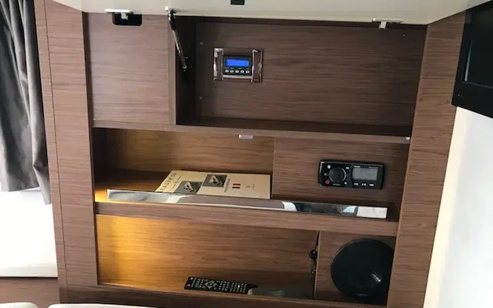 slider 15 Jeanneau Leader 36