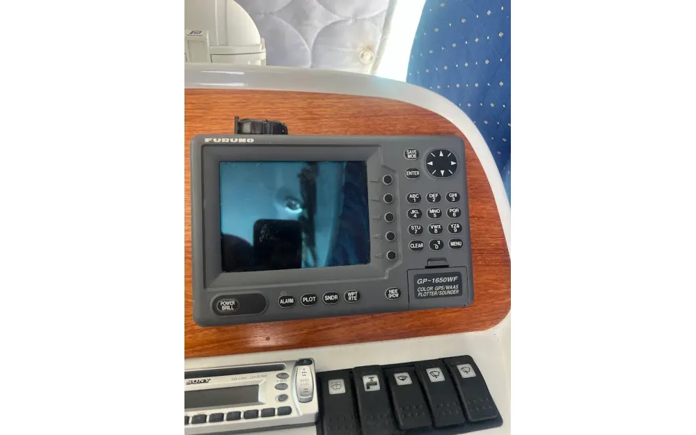 slider 6 Jeanneau Merry Fisher 805