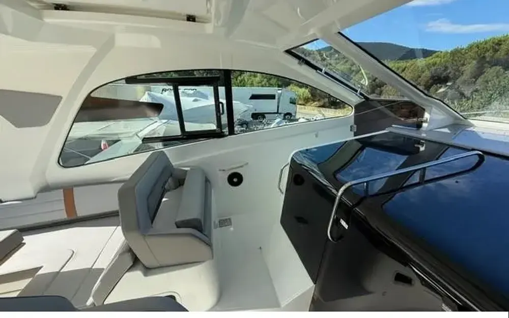 slider 9 Beneteau Gran Turismo 32