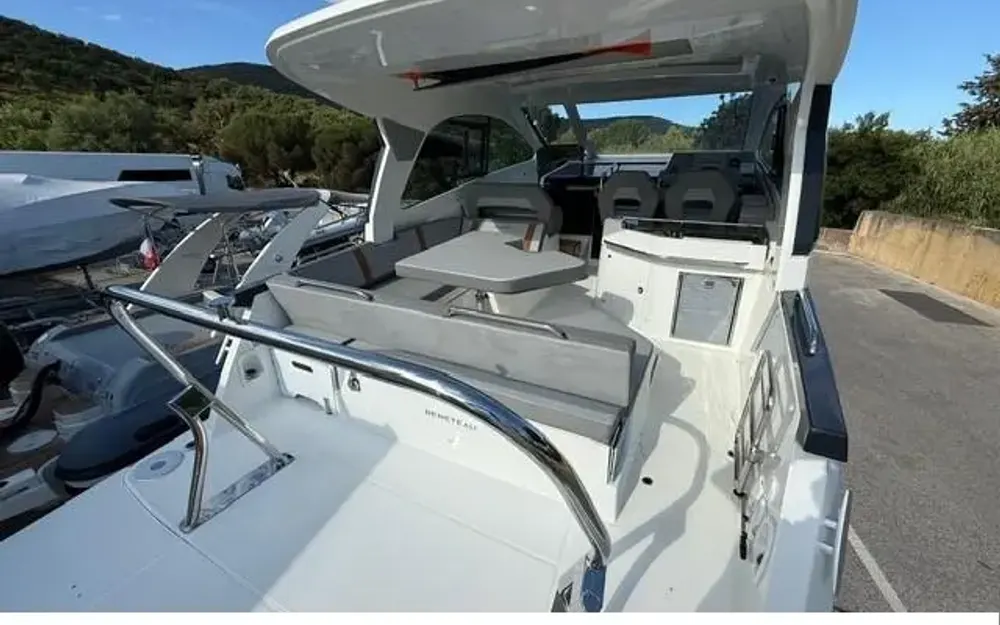 slider 15 Beneteau Gran Turismo 32