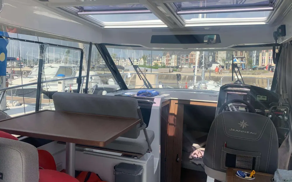 slider 2 Jeanneau Merry Fisher 895
