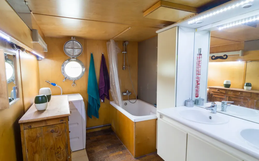 slider 12 Bateau Logement FREYCINET 3 cabines + log mariner