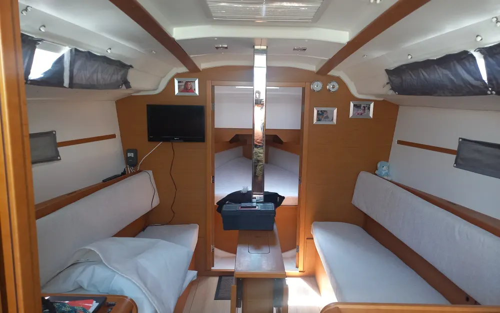 slider 9 Jeanneau sun odyssey 349