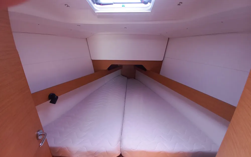 slider 10 Jeanneau sun odyssey 349