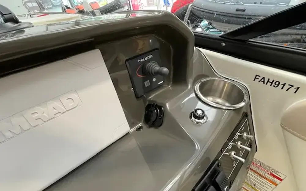 slider 12 Bayliner VR6 Cuddy