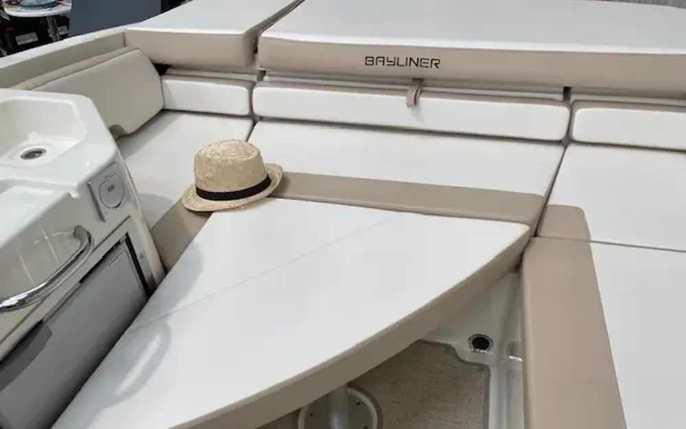 slider 18 Bayliner VR6 Cuddy