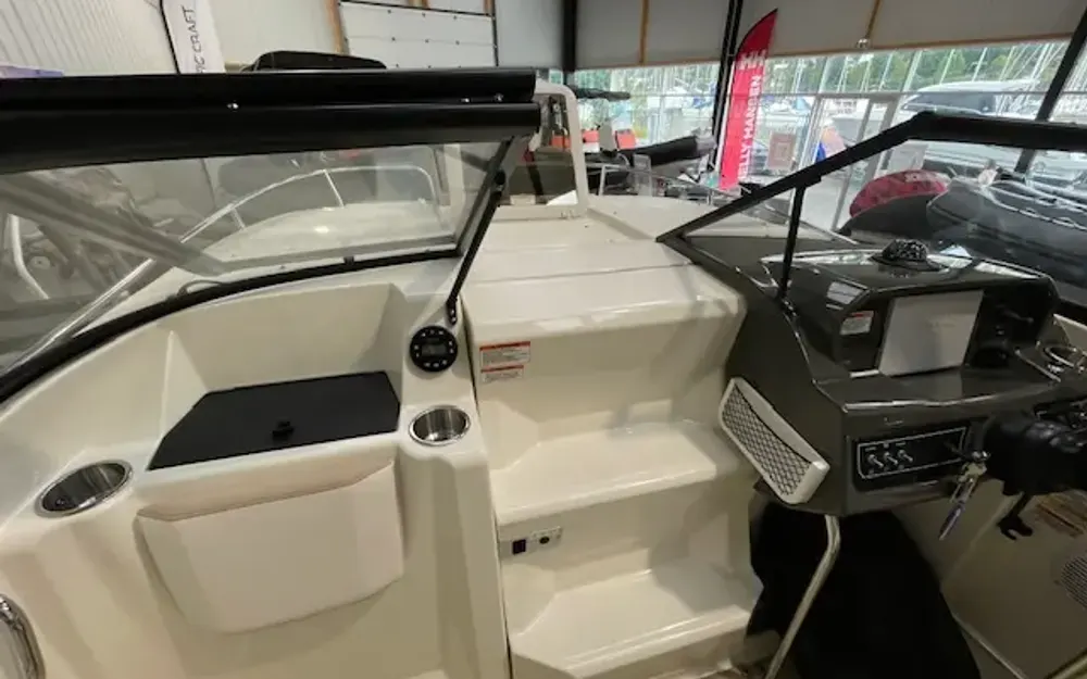 slider 19 Bayliner VR6 Cuddy