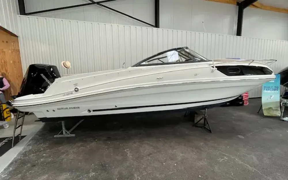 slider 4 Bayliner VR6 Cuddy