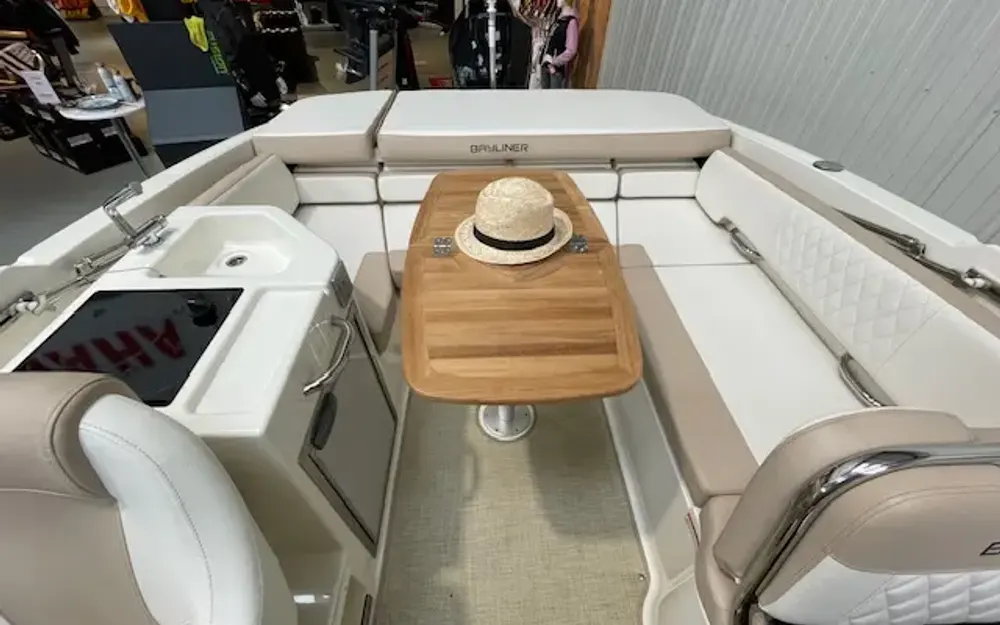 slider 7 Bayliner VR6 Cuddy