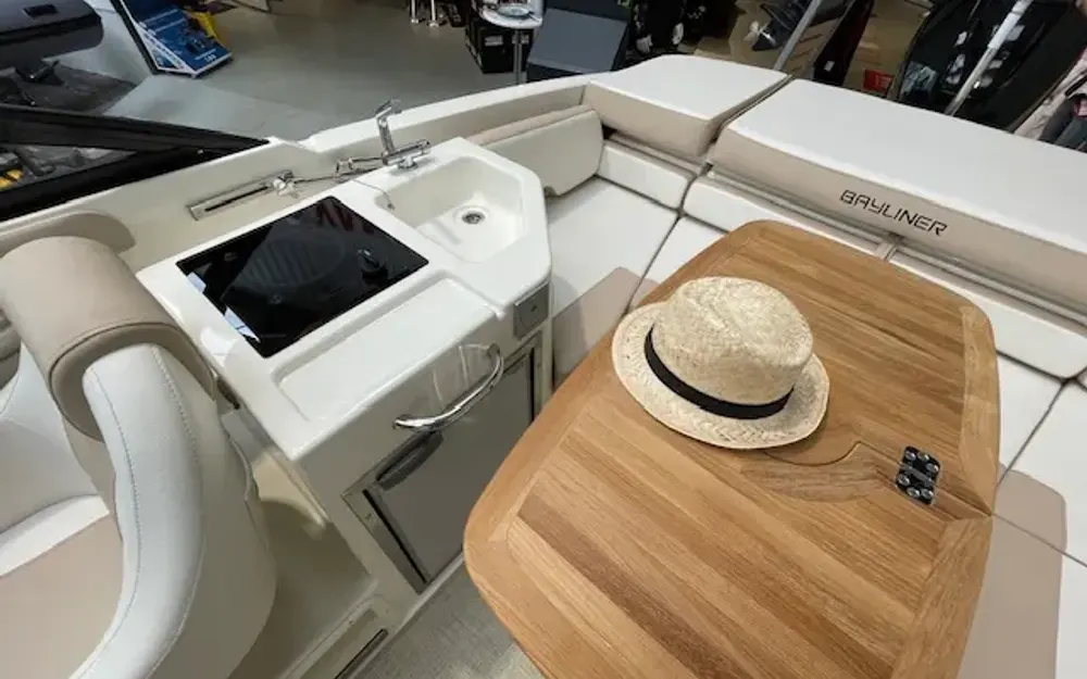 slider 8 Bayliner VR6 Cuddy