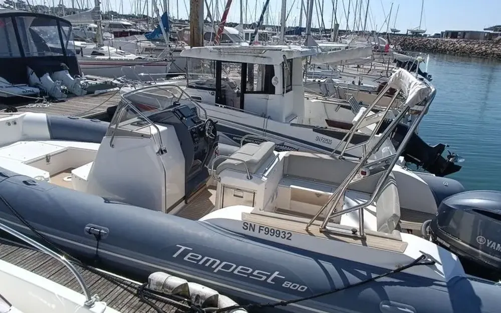 slider 1 Capelli Tempest 800