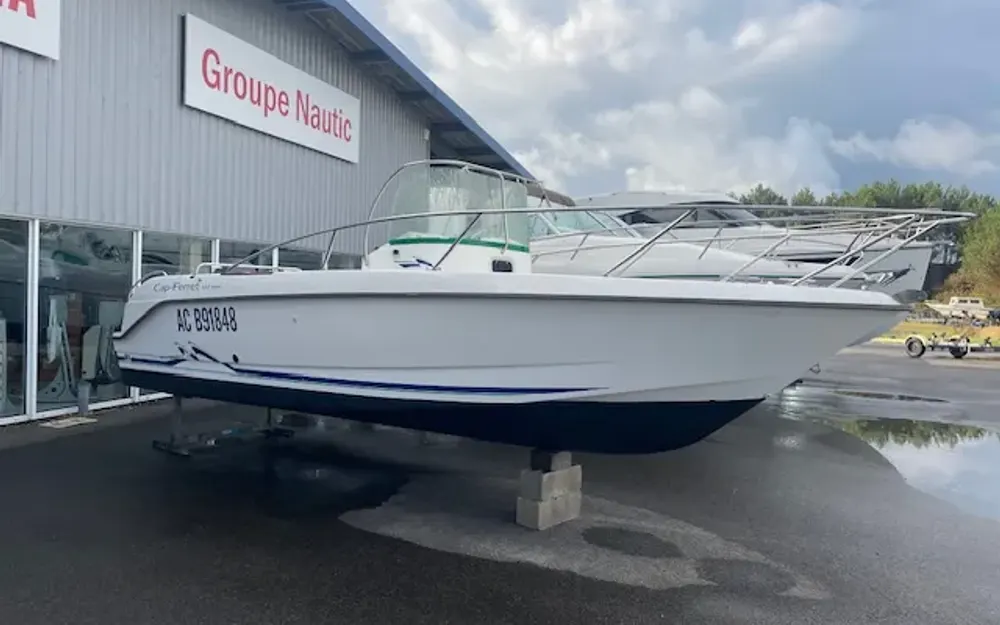 slider 1 B2 Marine Cap Ferret 650