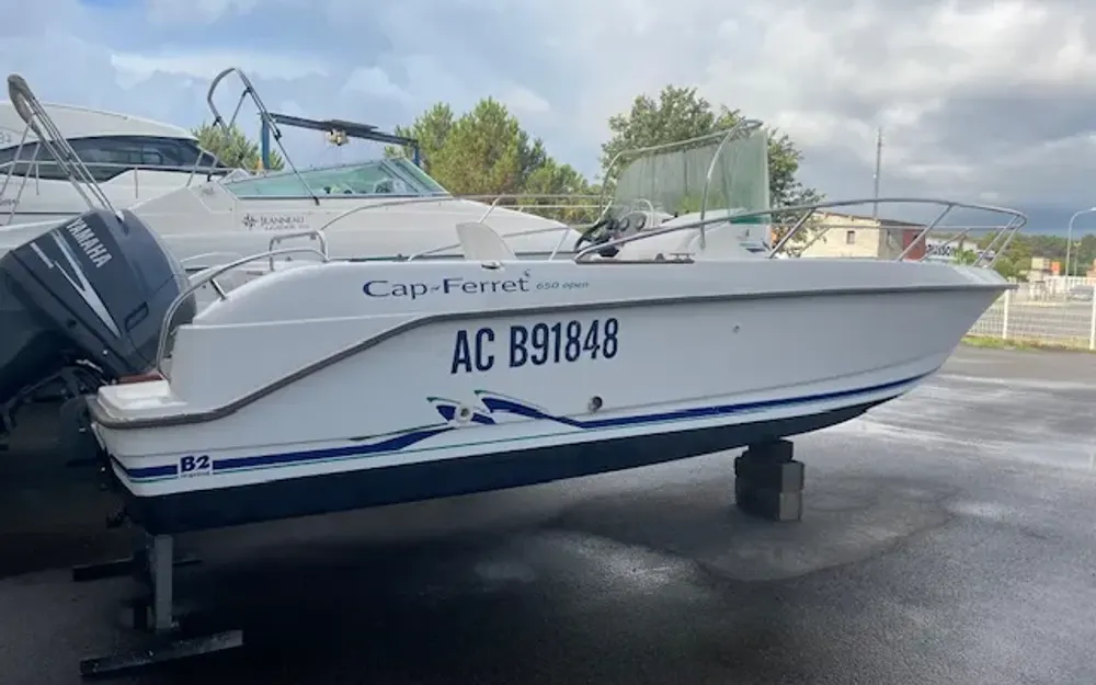 slider 0 B2 Marine Cap Ferret 650