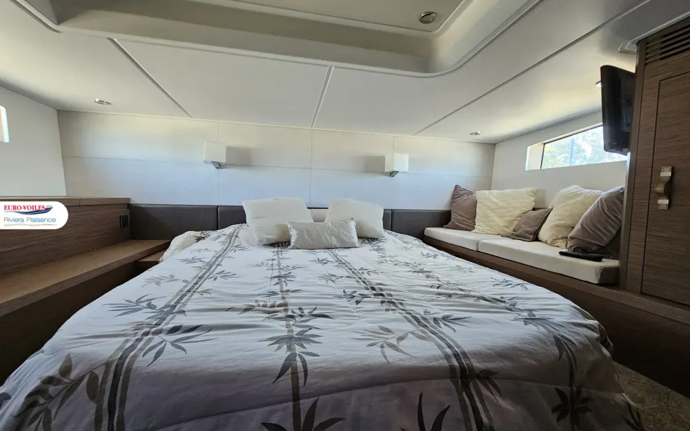 slider 15 Beneteau Gran Turismo 46