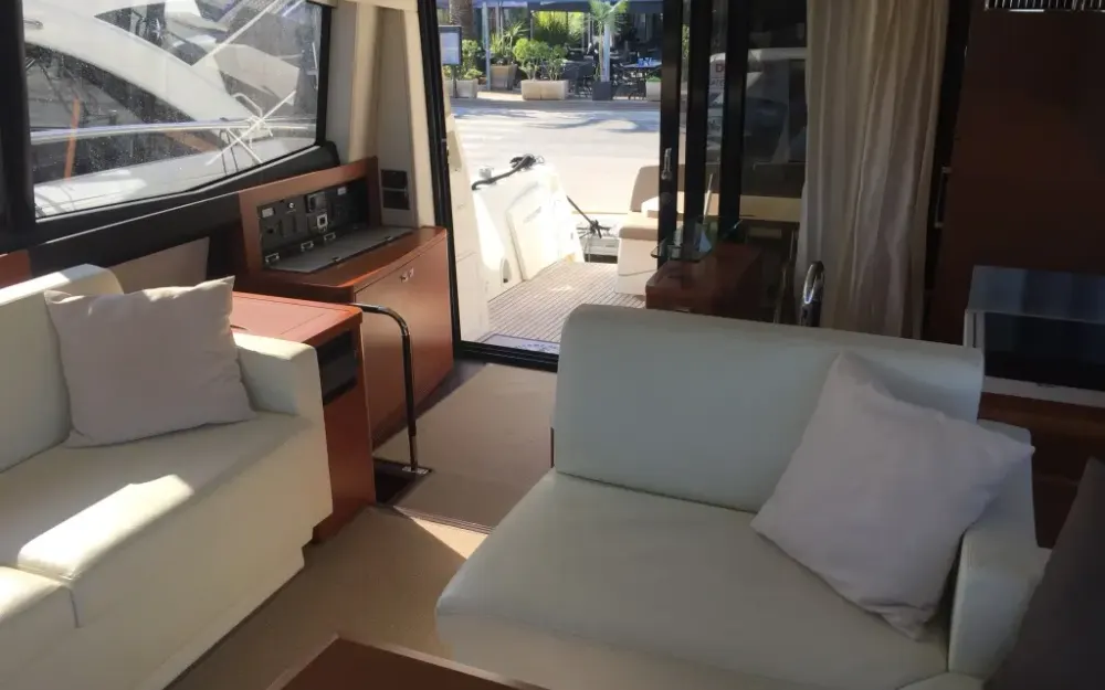 slider 9 Prestige Yachts Prestige 500 Fly