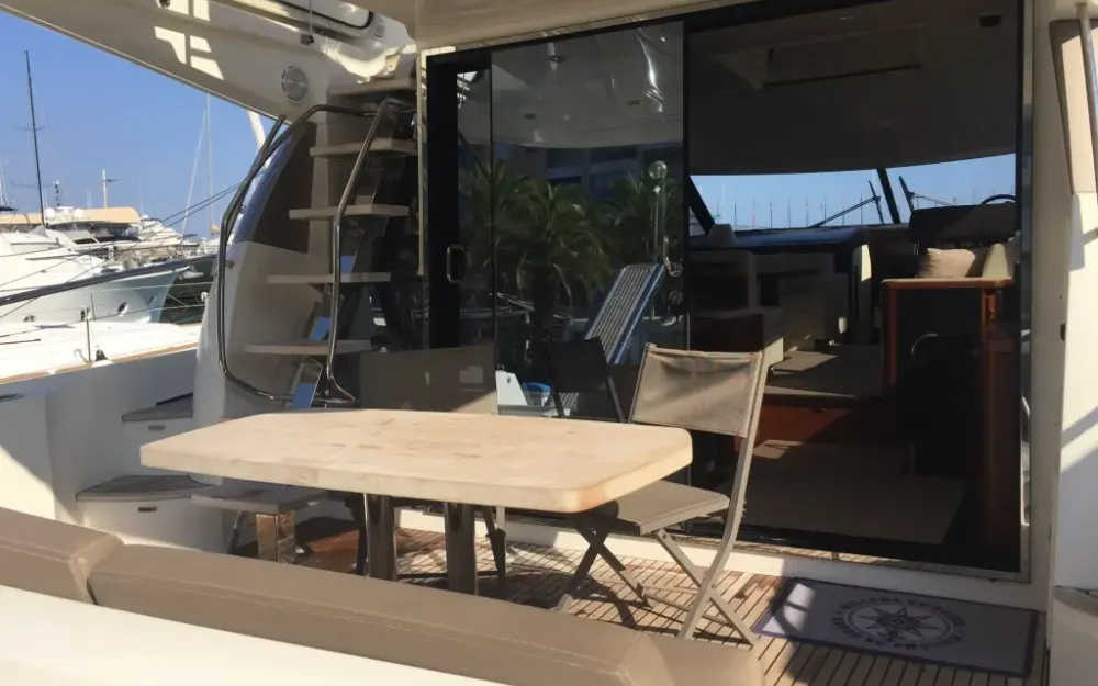 slider 1 Prestige Yachts Prestige 500 Fly