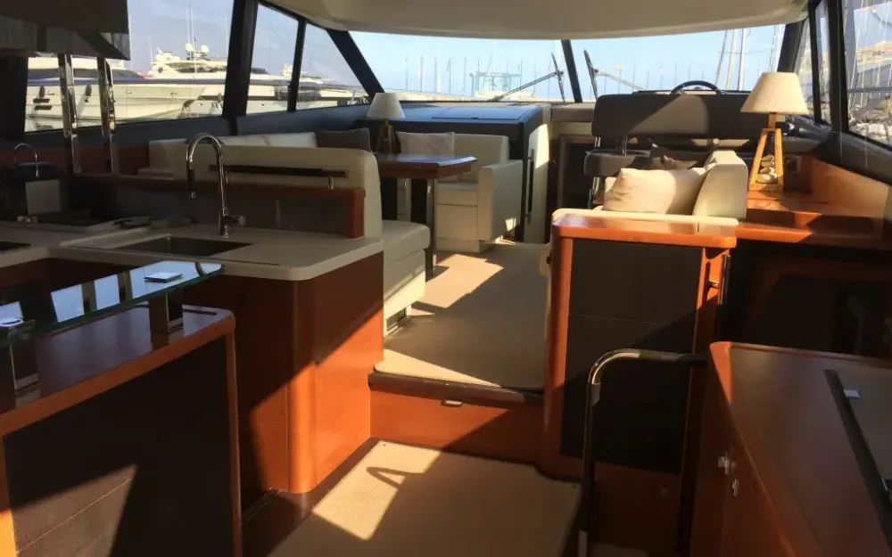 slider 3 Prestige Yachts Prestige 500 Fly