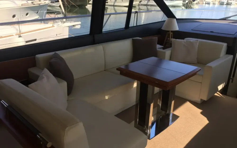 slider 6 Prestige Yachts Prestige 500 Fly